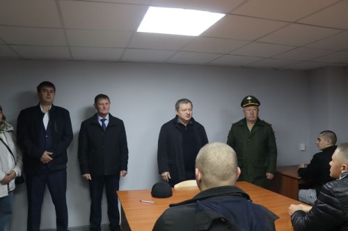 В Нурлате проводили в армию очередную группу новобранцев