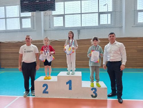 Юные нурлатские пловцы посвятили победы Дню народного единства