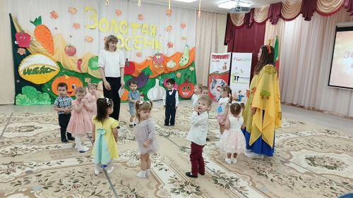 Осенняя сказка в «Буратино»: малыши покорили всех своими выступлениями