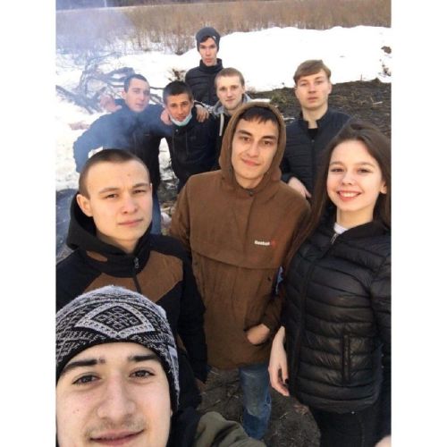 Члены фонда «Все для победы Нурлат» на фасаде домов погибших на спецоперации бойцов устанавливают памятные доски