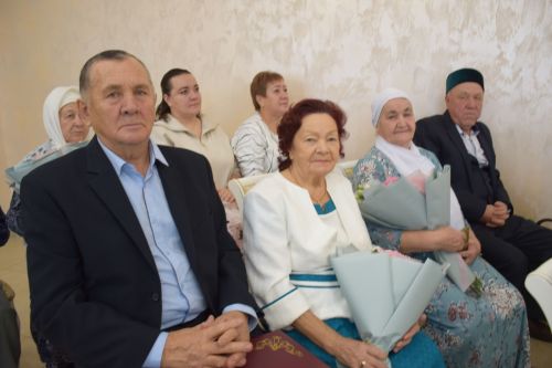 В Нурлате чествовали юбиляров семейной жизни (+фоторепортаж)