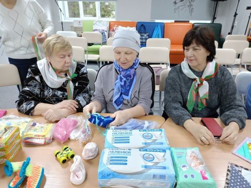 В Нурлате связали доброту: рукодельницы собрали посылку детям из Лисичанска и Рубежного