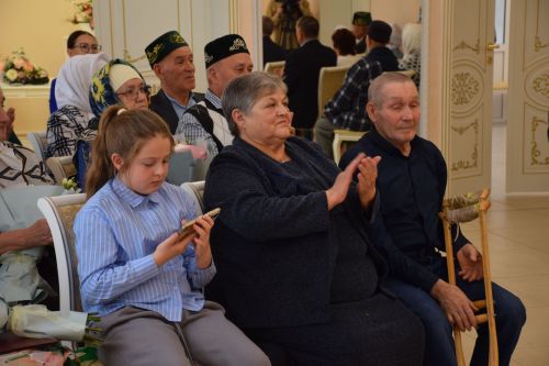 В Нурлате чествовали юбиляров семейной жизни (+фоторепортаж)