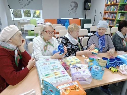 В Нурлате связали доброту: рукодельницы собрали посылку детям из Лисичанска и Рубежного
