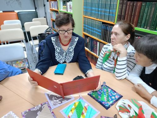 В Нурлате связали доброту: рукодельницы собрали посылку детям из Лисичанска и Рубежного