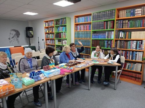 В Нурлате связали доброту: рукодельницы собрали посылку детям из Лисичанска и Рубежного