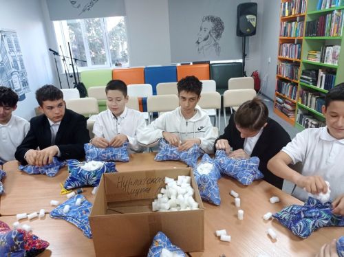 Творческое волонтерство в Нурлате: юные помощники создают добрые подарки