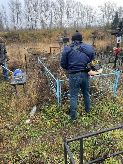 Сотрудники и подопечные нурлатского дома-интерната привели в порядок городские кладбища