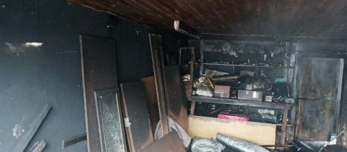 В Нурлате из-за неисправной электропроводки сгорели баня и гараж