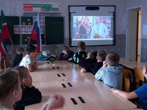 В образовательных учреждениях Нурлата отпраздновали День народного единства