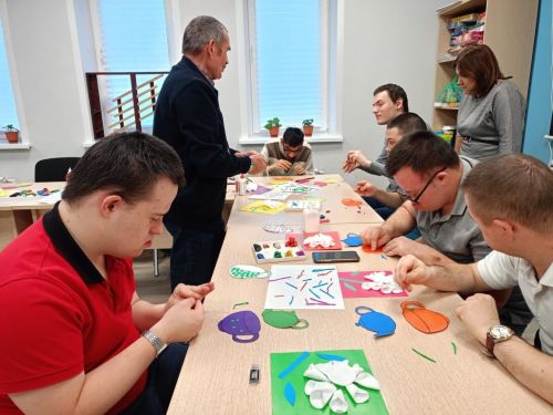В подростковом клубе «Мирас» прошел творческий мастер-класс для особенных подростков
