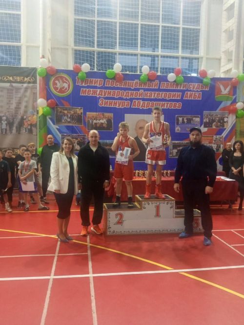 Четвертый турнир по боксу памяти Зиннура Абдрашитова для нурлатцев увенчался двойным успехом