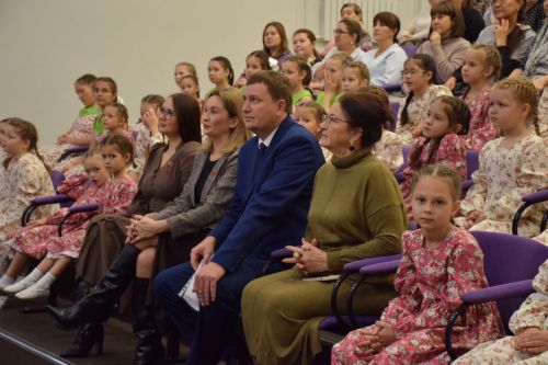 В Нурлате прошел праздничный концерт «Единой семьей», посвященный Дню народного единства