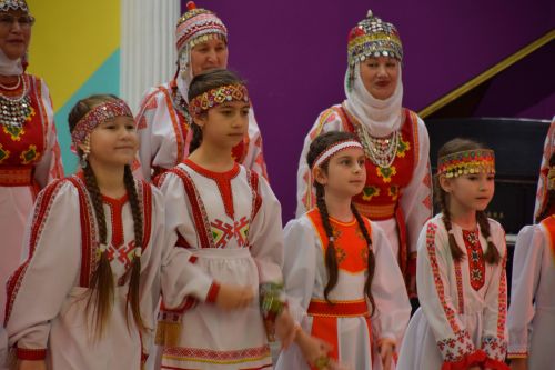 В Нурлате прошел праздничный концерт «Единой семьей», посвященный Дню народного единства