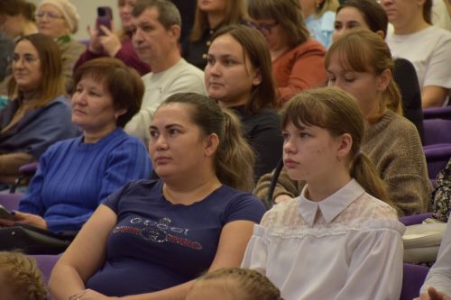 В Нурлате прошел праздничный концерт «Единой семьей», посвященный Дню народного единства