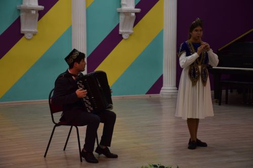 В Нурлате прошел праздничный концерт «Единой семьей», посвященный Дню народного единства
