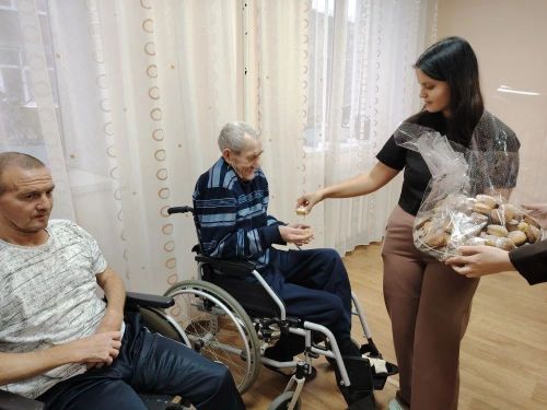 Кулинарные шедевры от студентов: сладкий подарок жителям нурлатского дома престарелых