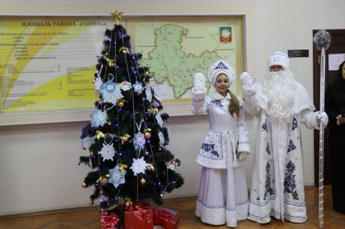 Дамир Ишкинеев первым снял снежинки с пожеланиями с «Елки желаний»