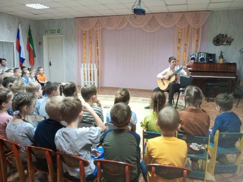 Юные артисты «Сэлэт» подарили праздник детям сада «Камыр‑батыр»
