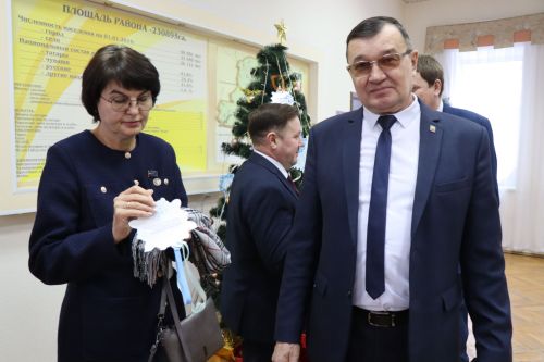 Дамир Ишкинеев первым снял снежинки с пожеланиями с «Елки желаний»