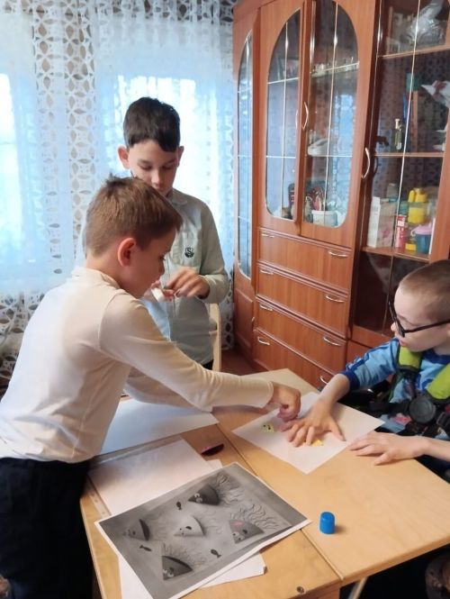 Ученики Кульбаево-Марасинской школы посетили мальчика с ОВЗ в рамках Декады инвалидов