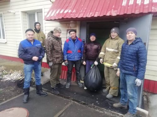 В Нурлате спасатели помогли пострадавшей после пожара семье
