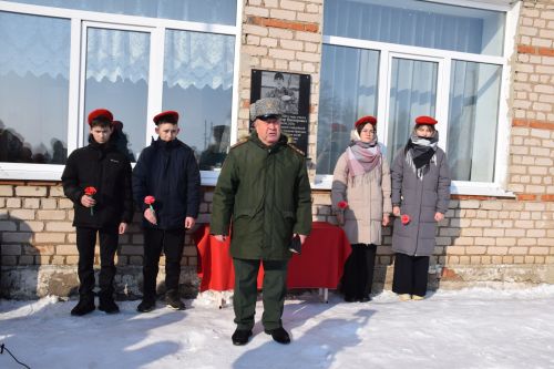 В Вишневой Поляне торжественно открыли мемориальную доску памяти Виктора Картамышева