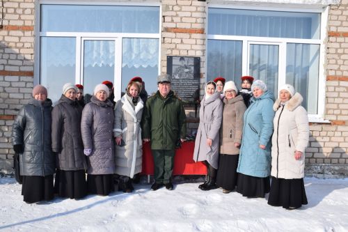 В Вишневой Поляне торжественно открыли мемориальную доску памяти Виктора Картамышева