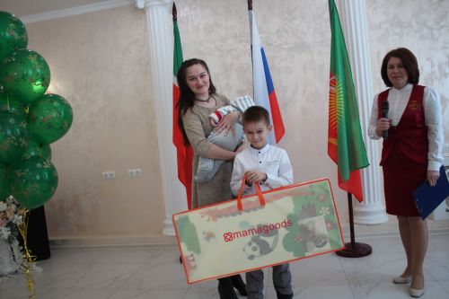 В Нурлате прошла акция «Подарок новорожденному»