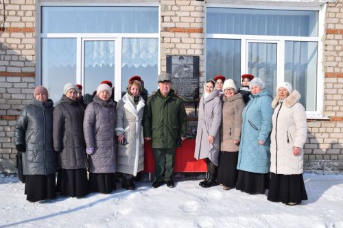 В Вишневой Поляне торжественно открыли мемориальную доску памяти Виктора Картамышева