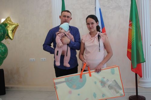 В Нурлате прошла акция «Подарок новорожденному»