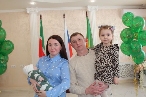 В Нурлате прошла акция «Подарок новорожденному»