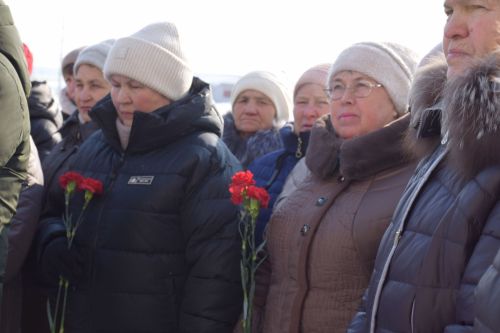 В Вишневой Поляне торжественно открыли мемориальную доску памяти Виктора Картамышева