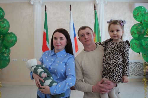 В Нурлате прошла акция «Подарок новорожденному»
