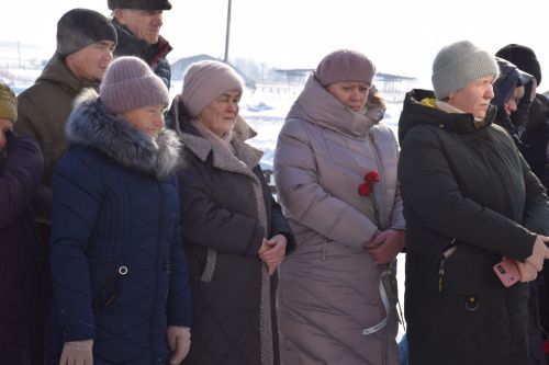 В Вишневой Поляне торжественно открыли мемориальную доску памяти Виктора Картамышева