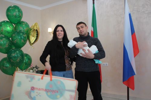 В Нурлате прошла акция «Подарок новорожденному»