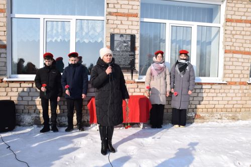 В Вишневой Поляне торжественно открыли мемориальную доску памяти Виктора Картамышева