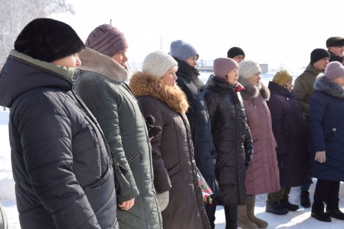 В Вишневой Поляне торжественно открыли мемориальную доску памяти Виктора Картамышева
