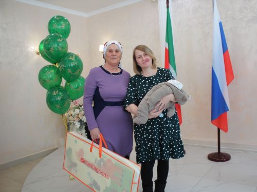 В Нурлате прошла акция «Подарок новорожденному»