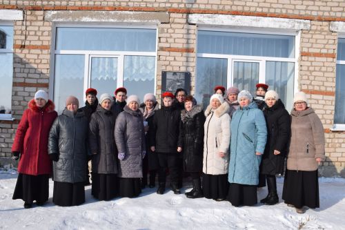В Вишневой Поляне торжественно открыли мемориальную доску памяти Виктора Картамышева