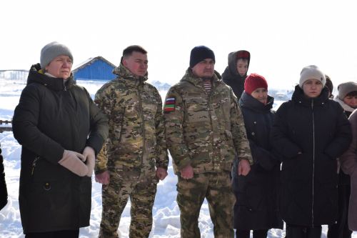 В Вишневой Поляне торжественно открыли мемориальную доску памяти Виктора Картамышева