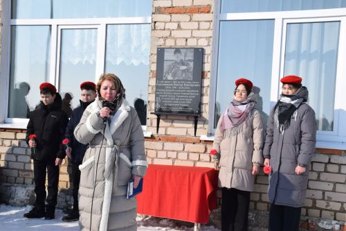 В Вишневой Поляне торжественно открыли мемориальную доску памяти Виктора Картамышева