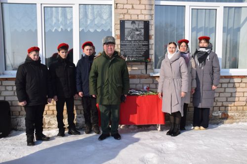 В Вишневой Поляне торжественно открыли мемориальную доску памяти Виктора Картамышева