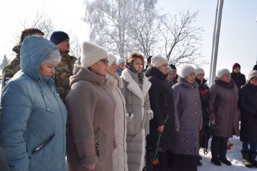 В Вишневой Поляне торжественно открыли мемориальную доску памяти Виктора Картамышева