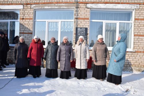 В Вишневой Поляне торжественно открыли мемориальную доску памяти Виктора Картамышева