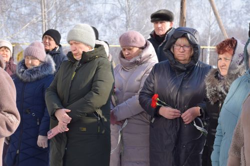 В Вишневой Поляне торжественно открыли мемориальную доску памяти Виктора Картамышева