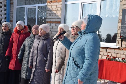 В Вишневой Поляне торжественно открыли мемориальную доску памяти Виктора Картамышева