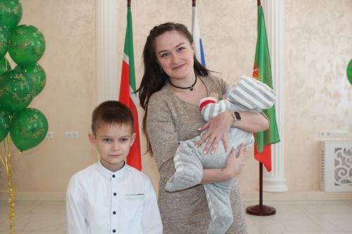 В Нурлате прошла акция «Подарок новорожденному»