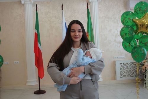 В Нурлате прошла акция «Подарок новорожденному»