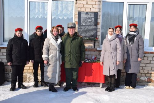 В Вишневой Поляне торжественно открыли мемориальную доску памяти Виктора Картамышева